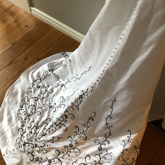 Alfred Angelo Wedding Dress - Picture 8 of 8